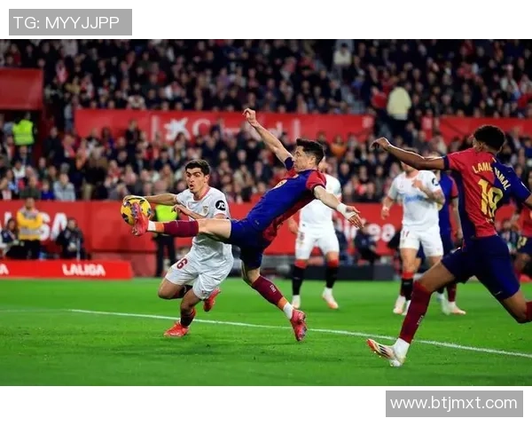 足球明星在赛前热身展现精彩瞬间引发球迷热烈期待