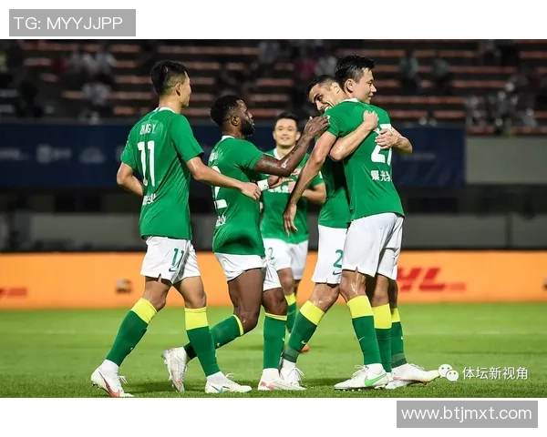 广州足球队强势领跑联赛积分榜以67分稳居第一位置