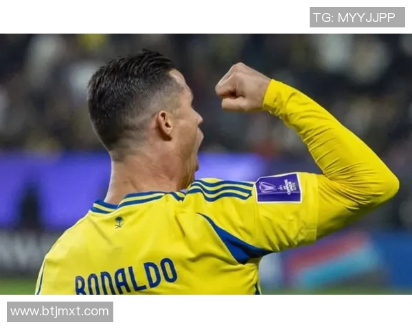 足球明星的震撼登场时刻展现无与伦比的魅力与风采 足球明星的震撼登场时刻展现无与伦比的魅力与风采